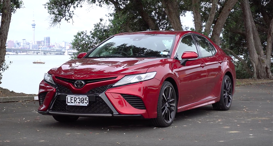 2018 Toyota Camry - Video Road Report | Car Tests